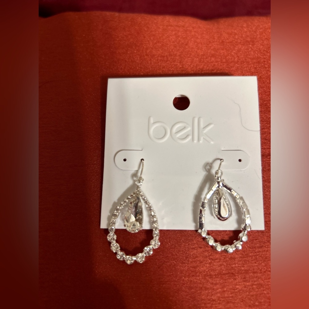 Silver tone teardrop earrings. Crystal white.